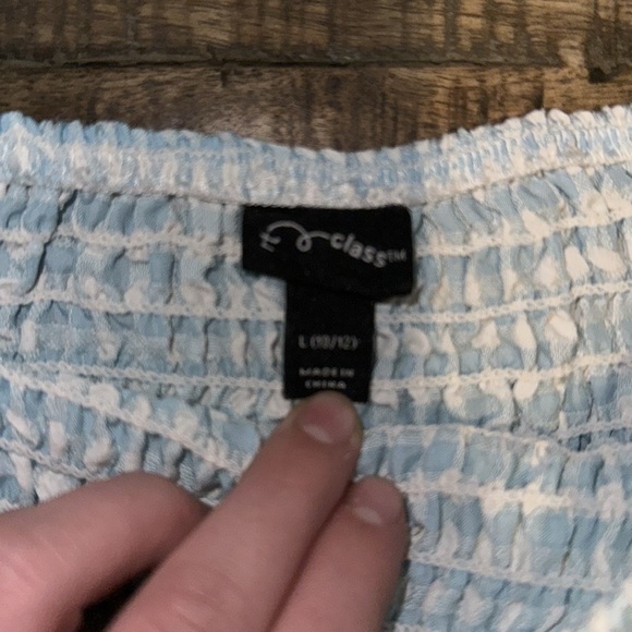 Blue and white crop top! - Picture 2 of 3